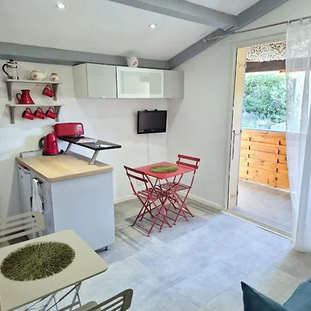Beautiful T2 With Balcony - Close To The Beach