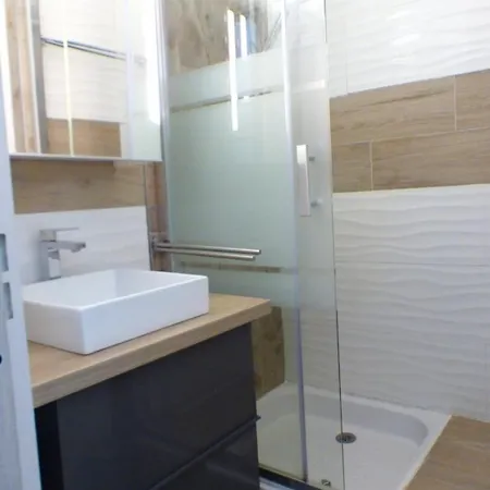 Beautiful T2 With Balcony - Close To The Beach * Sanary-sur-Mer