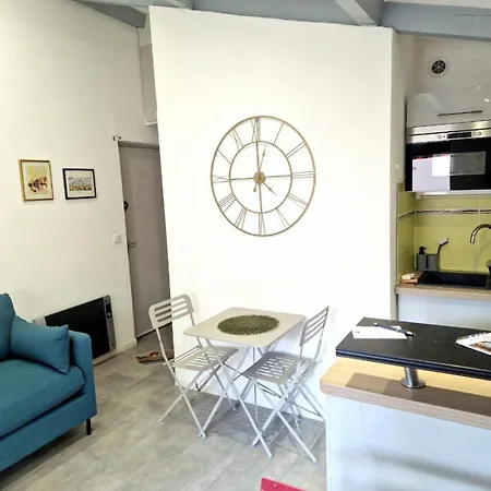 Beautiful T2 With Balcony - Close To The Beach * Sanary-sur-Mer