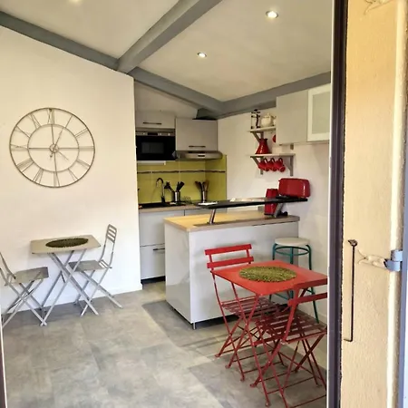 Beautiful T2 With Balcony - Close To The Beach *