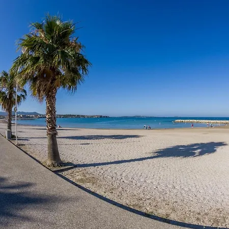 Beautiful T2 With Balcony - Close To The Beach